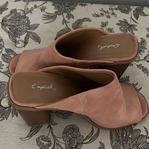 Worn once size 8 1/2 leather like mules.